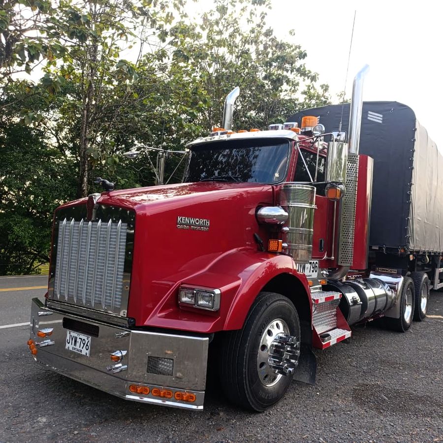 Tractocamión de TMB en carretera
