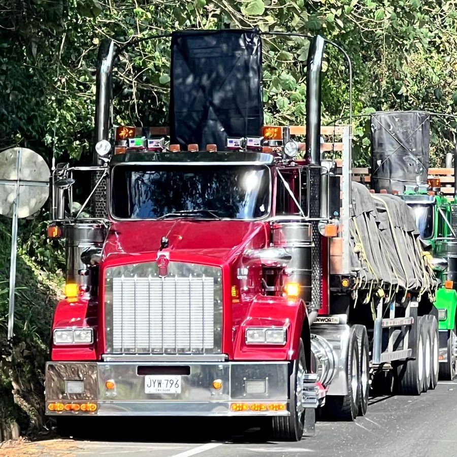 Tractocamión de TMB en ruta