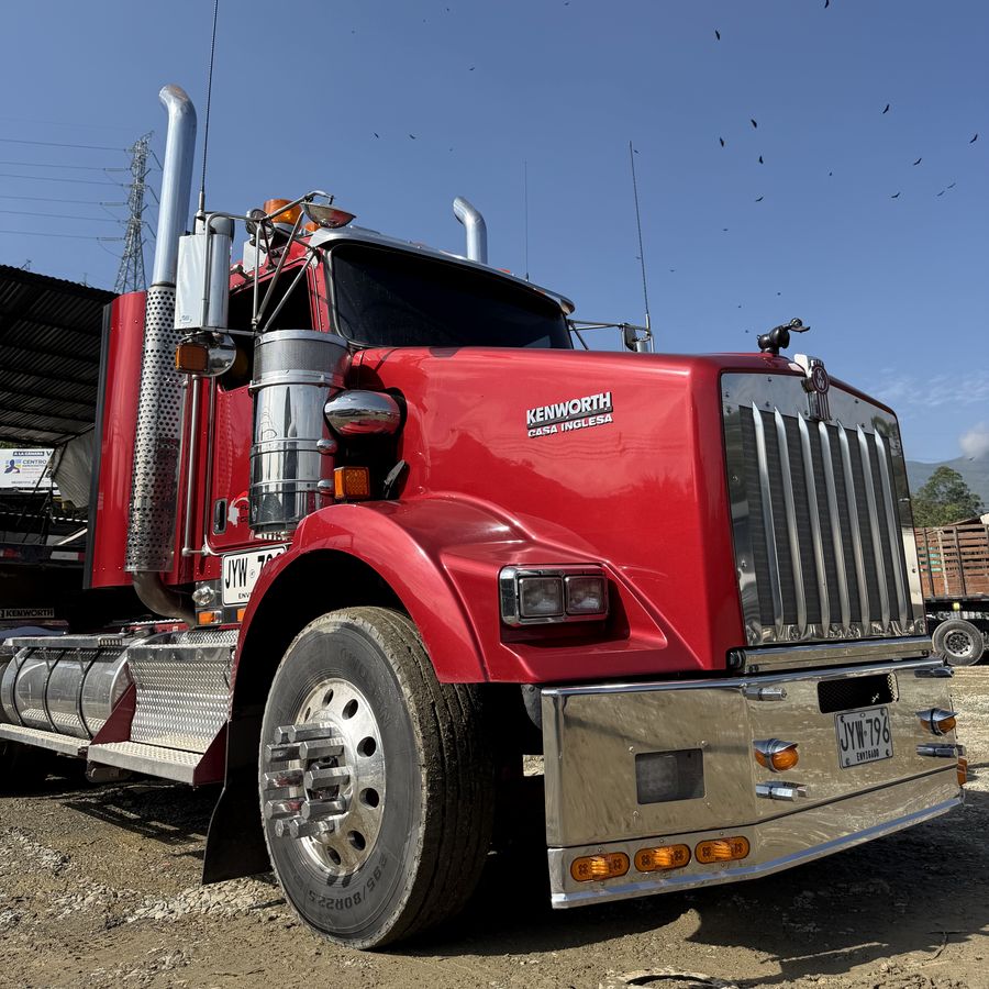 Kenworth rojo de la flota TMB